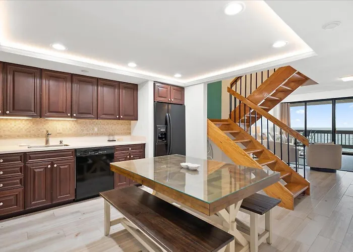 Gorgeous 2 Bedroom Oceanfront Century I With Indoor Pool! *